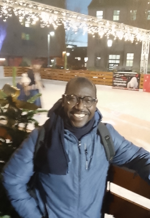 Dr. Sunday Alaye facilitating intercultural dialogue